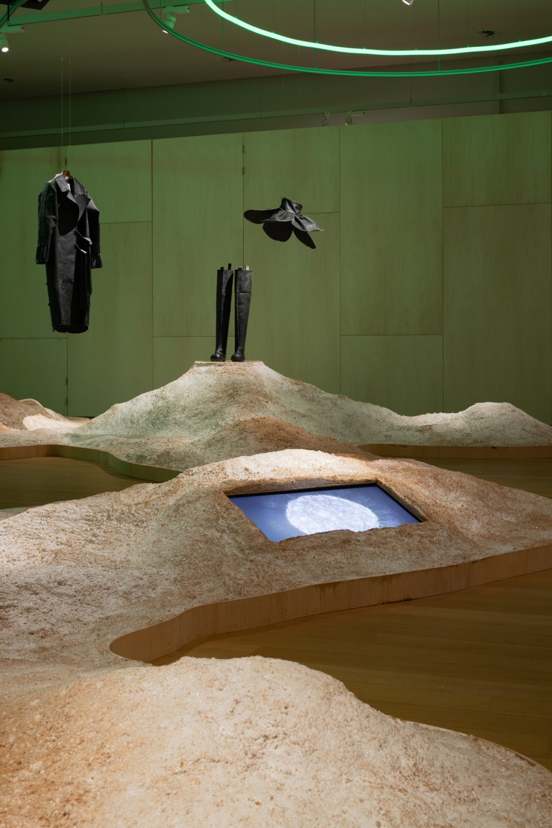 Grown head to toe outfit, 2023